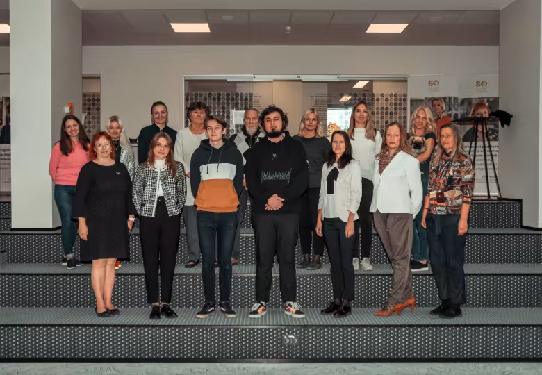 Welcome | Students of the first international English-language curriculum visited the college for the first time