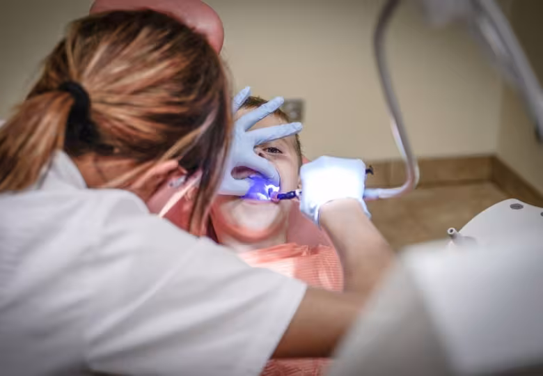 Tallinna Tervishoiu Kõrgkooli kutseõppe osakond kutsub osa võtma ümarlauast "Kuhu liigub hambaraviassistendi töö"